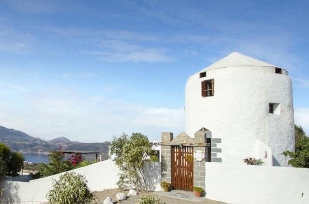 Drougas' Windmill Plaka (Milos)