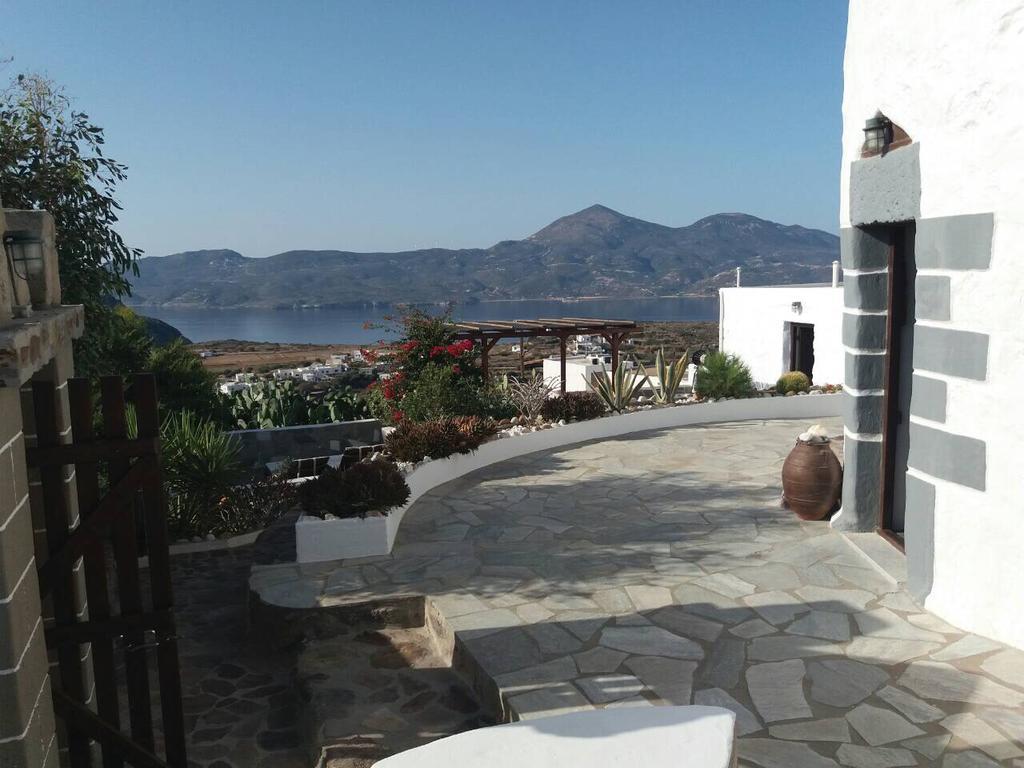 Drougas' Windmill * Plaka (Milos)